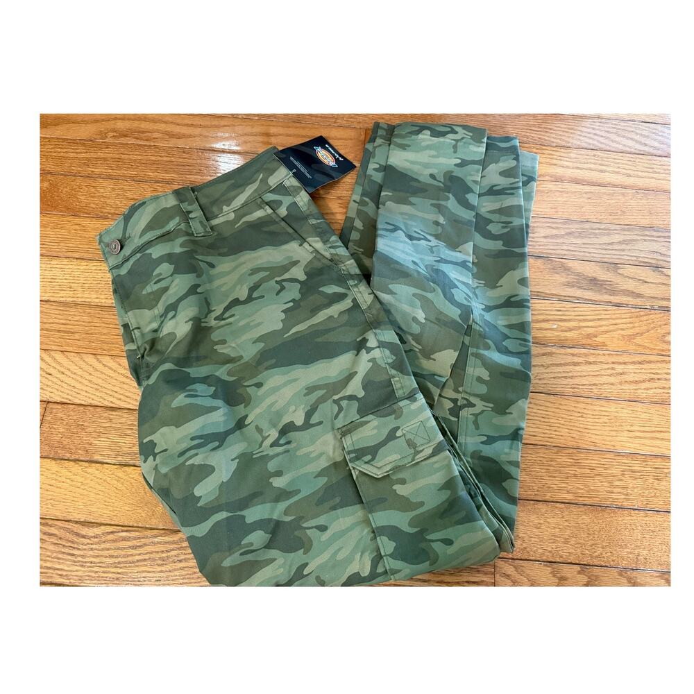 Dickies NWT Women Cargo Camo Pants